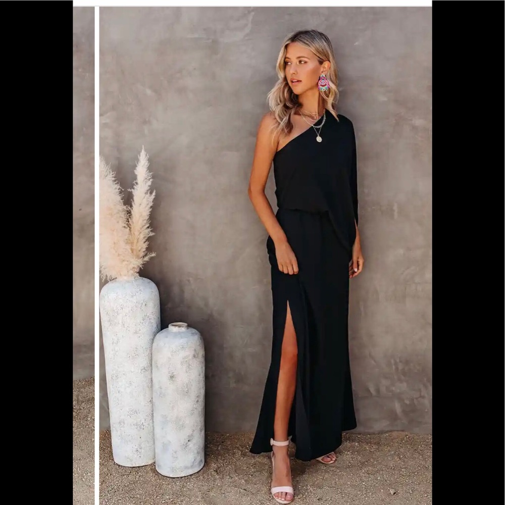 VICI small, one shoulder maxi dress in black